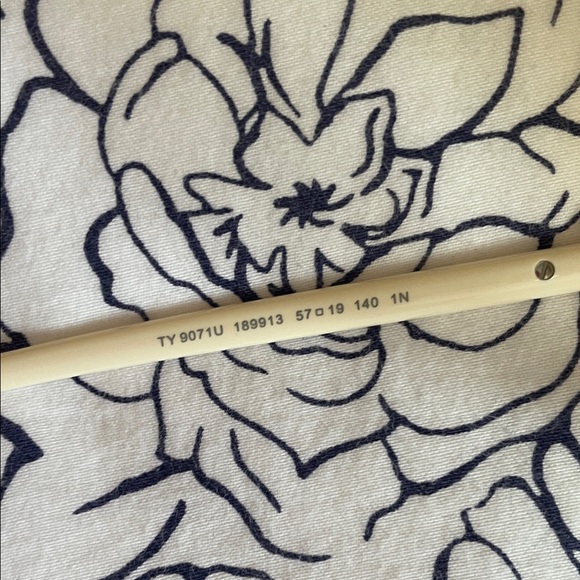 Tory Burch Cream with gold accents Oversized Sunglasses with case & cloth - Picture 10 of 15